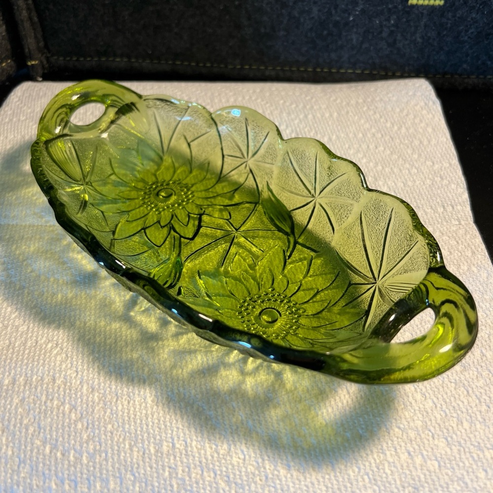 Vintage Indiana Glass Avocado Green Sunflower Oval Relish Dish W Handles